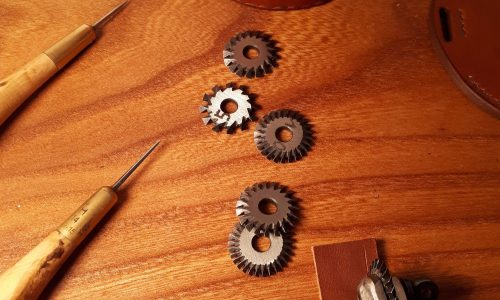 outils cuir savoir-faire sellier artisan d'art couture maroquinerie